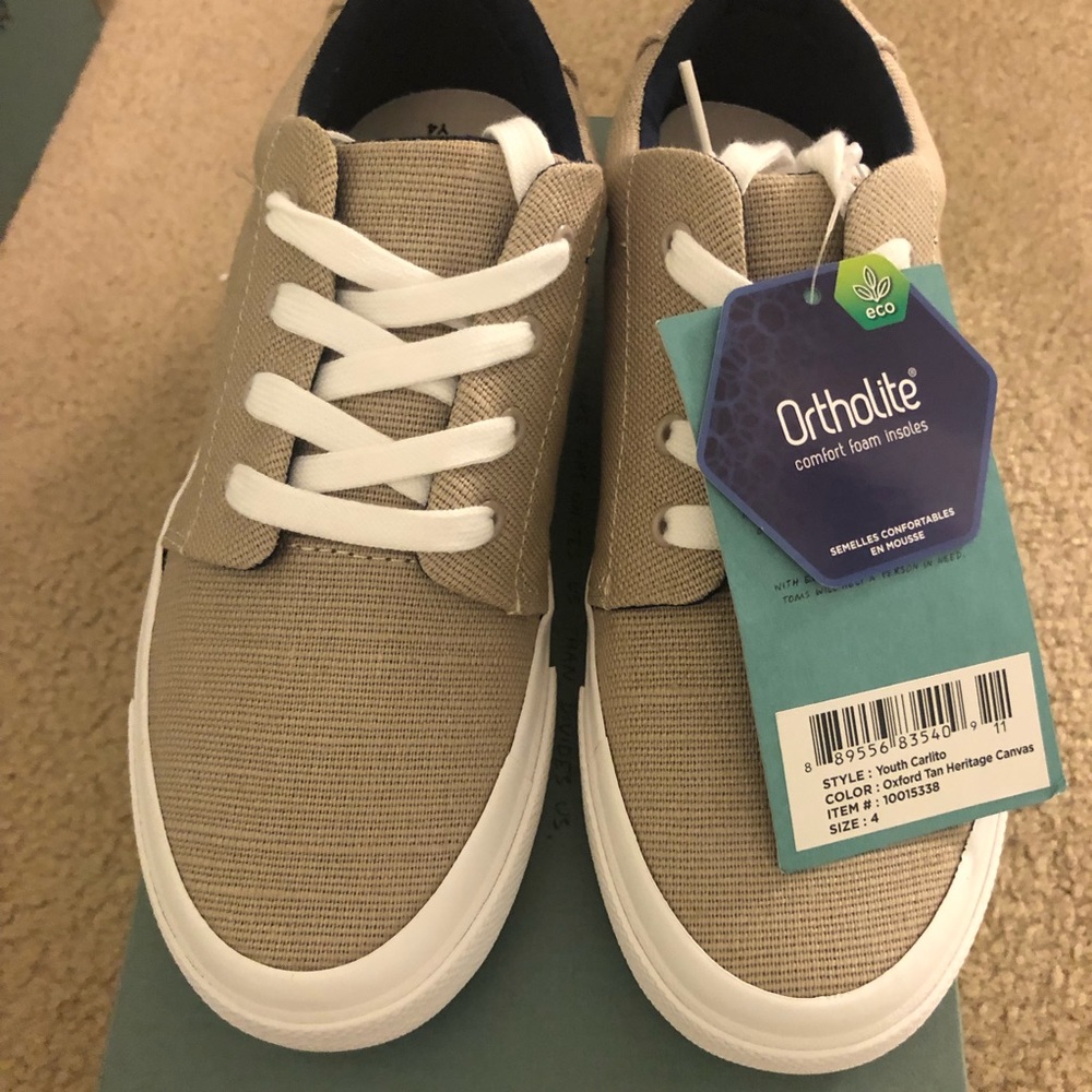 BNWT and Box TOMS Carlito youth 4 shoes.